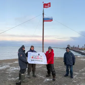 Исторический флаг БАСК развернули над о.Врангеля