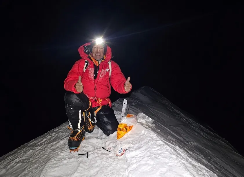 На вершине Канченджанги (8586м), 23 мая 2026г, 2:30 ночи