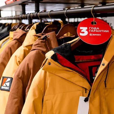 Как в Москве шьют высоко-технологичные пуховики. Репортаж с производства компании BASK.