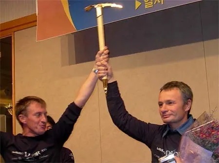Урубко и Самойлов вернулись из Кореи с азиатским «Золотым Ледорубом»